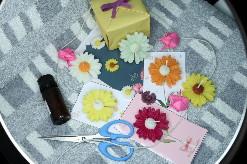 Daisy Bloom Candle Gift Set (Set of 4) – With Background Card