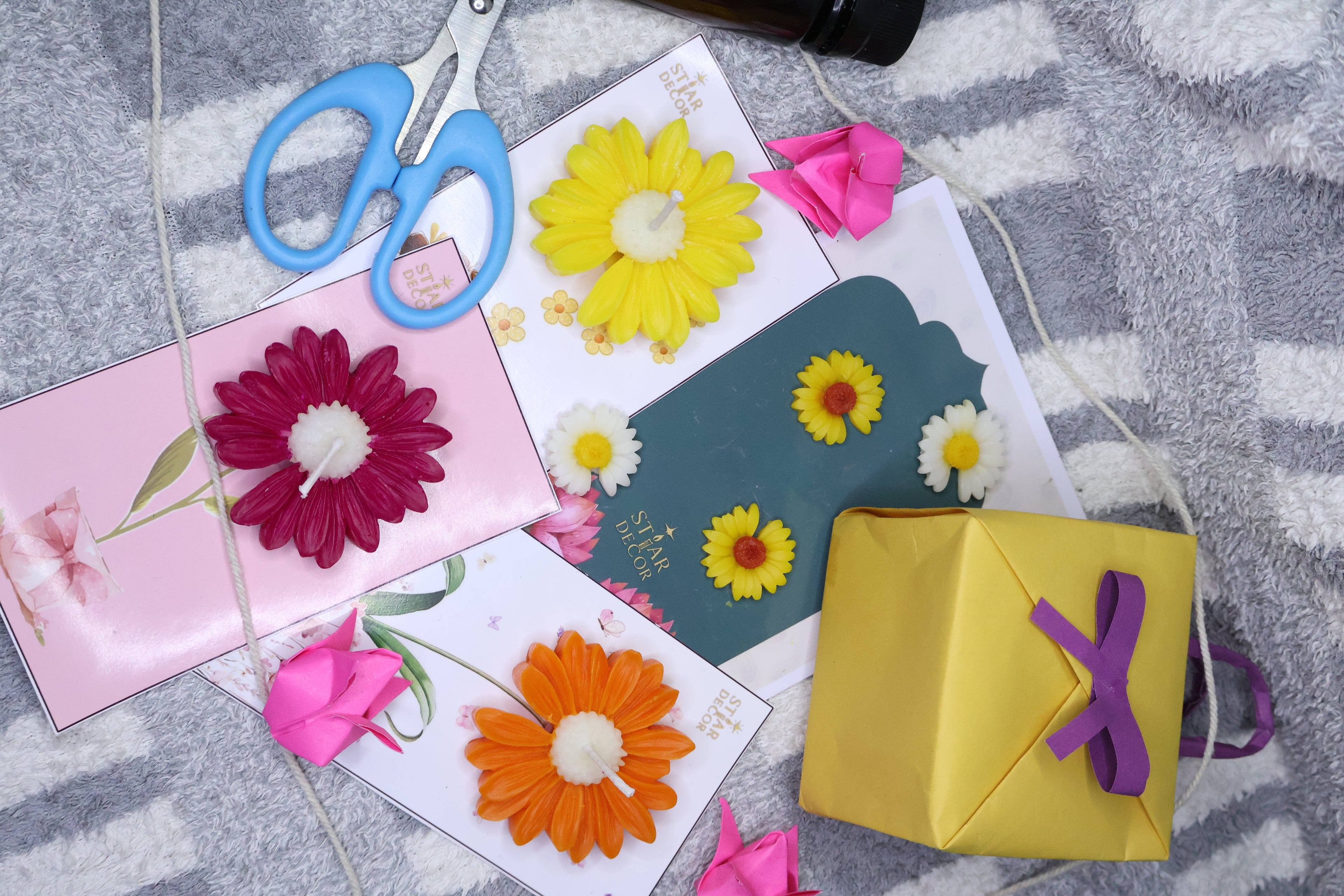 Daisy Bloom Candle Gift Set (Set of 4) – With Background Card