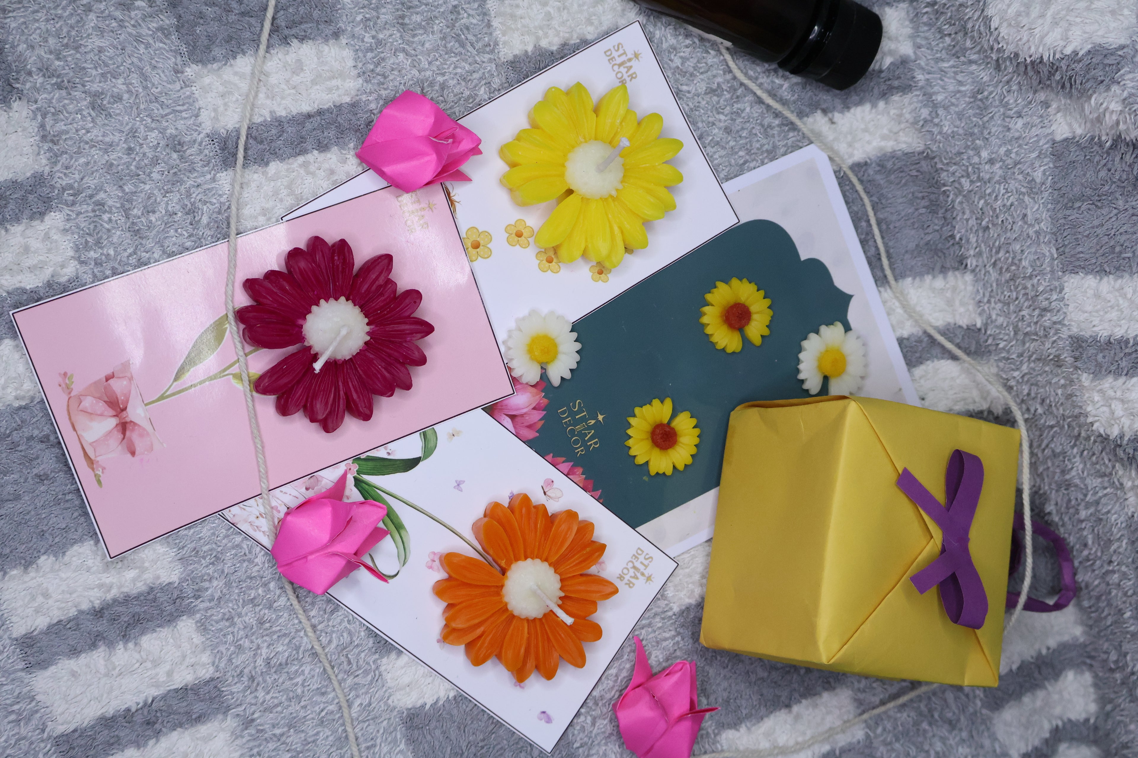 Daisy Bloom Candle Gift Set (Set of 4) – With Background Card